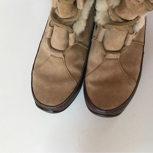 The North Face Abbey III Lace Up Suede Boots (7) - Picture 11 of 16